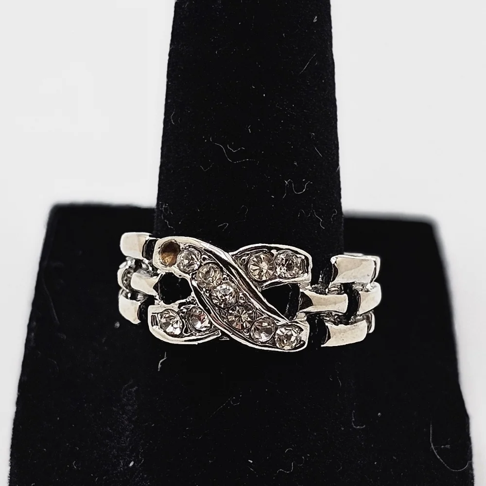 Ring - Picture 1 of 7